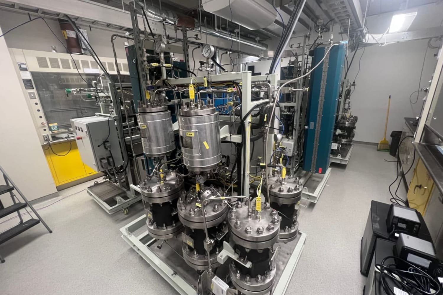 Gas distribution for bioreactor system